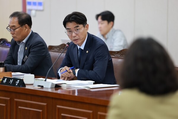 류기준 전남도의원, 2025년 농축산식품국 행정사무감사에서 질의하고 있다./전남도의회 제공