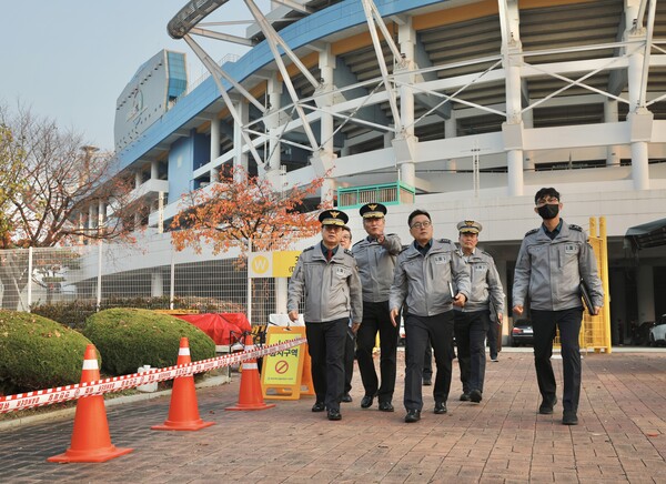 대전경찰청은 오는 14일 진행되는 ‘축구 국가대표팀 친선경기 볼리비아전’을 앞두고 대전월드컵경기장에 대해 현장점검을 실시했다. / 대전경찰 제공