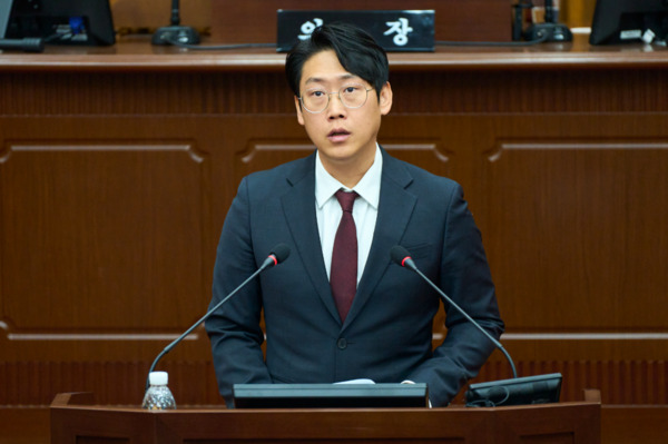 대전 서구의회는 13일 제293회 제2차 정례회 제1차 본회의에서 국민의힘 홍성영 의원이 발의한 '신생기업 성장 지원을 위한 금산분리 규제 완화 촉구 건의안'을 채택했다고 밝혔다. / 대전 서구의회 제공