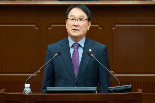 대전 서구의회는 13일 제293회 제2차 정례회 제1차 본회의에서 국민의힘 오세길 의원이 발의한 '저출산 극복을 위한 실효성 있는 정책 마련 촉구 건의안'을 채택했다고 밝혔다. / 대전 서구의회 제공