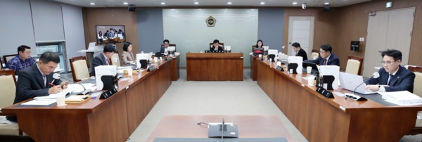 충남도의회 보건복지환경위원회는 13일 4개 의료원(천안·공주·서산·홍성)에 대한 2025년도 행정사무감사를 실시했다고 밝혔다. / 충남도의회 제공