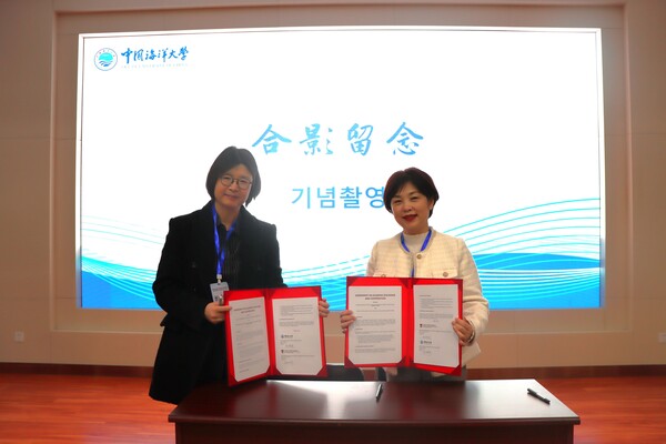 (왼쪽부터) 고려대 국제한국문화연구소 권보드래 소장, 중국해양대 한국연구소 이해영 소장