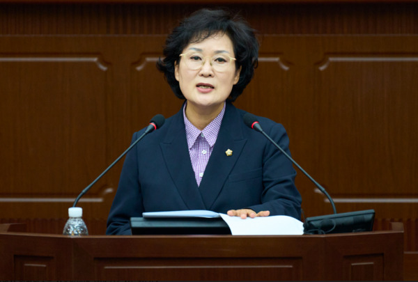 대전 서구의회는 지난 13일 더불어민주당 전명자 의원이 제293회 제2차 정례회 제1차 본회의에서 '시니어를 위한 스크린 파크골프장 설치 촉구'를 주제로 5분 자유발언을 진행했다고 밝혔다.  / 대전 서구의회 제공