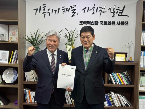 장철원 담양군수가 조국혁신당 서왕진 국회의원을 만나 주요현안과 재난대응 관련 지원을 요청했다./담야운 제공