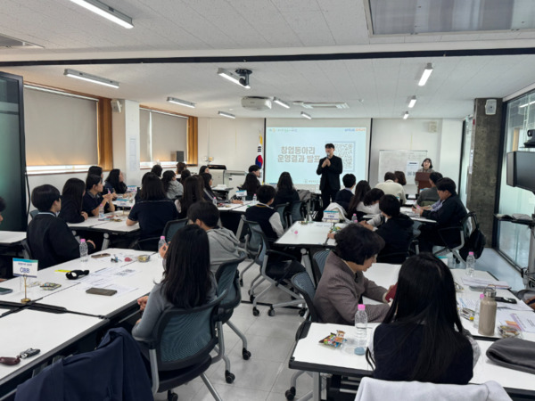 충북교육청 직속기관 진로교육원은 14일 진로교육원 진로특강실에서 ‘2025년 창업동아리 발표회’를 개최했다고 밝혔다. / 충북교육청 제공