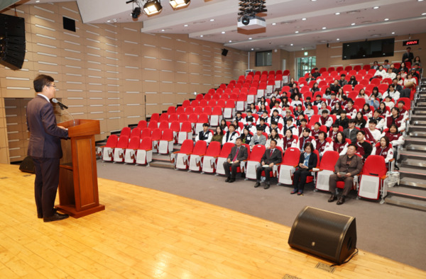 충북교육청은 15일 자연과학교육원에서 2025. 충북 노벨 프로젝트 성과공유회를 개최한 가운데, 윤건영 교육감이 인사말을 하고 있다. / 충북교육청 제공