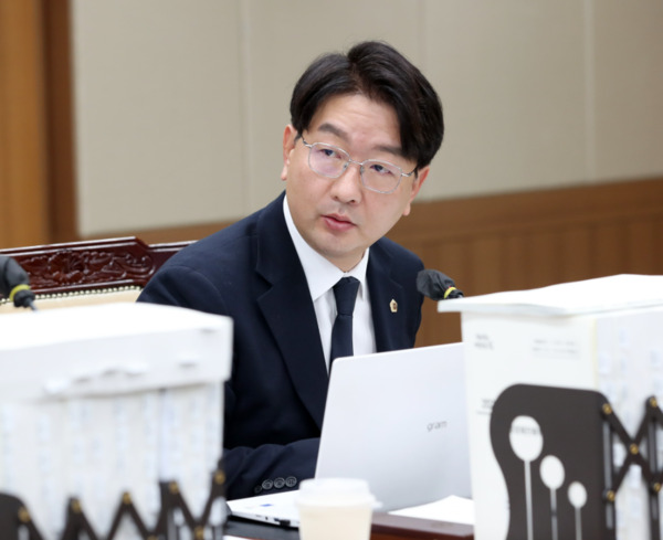 충남도의회는 지난 14일 더불어민주당 구형서 의원이 충남개발공사 2025년도 행정사무감사에서 공공기관 통합청사의 심각한 경영 부실을 지적하며, "도민의 자산 280억원을 투입하고도 매달 수천만 원 적자를 내는 관리 실패를 더 이상 묵과할 수 없다"며 강도 높게 비판했다고 밝혔다. / 구형서 의원 제공