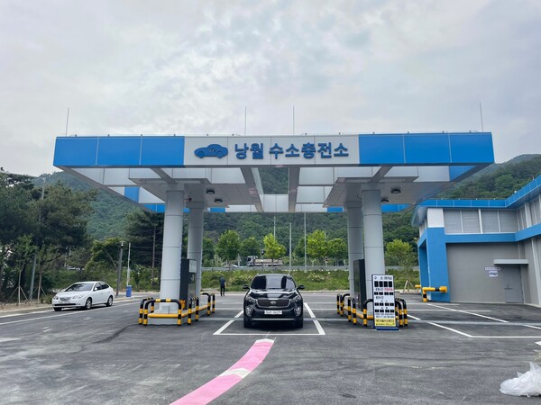 대전시는 내달부터 공영 수소충전소 3개소(학하·신대·낭월)의 수소 판매단가를 kg당 9600원에서 1만 200원으로 6.3%(600원) 인상한다고 17일 밝혔다. / 대전시 제공