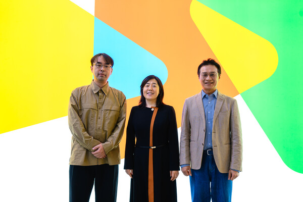 콘진원은 11월 14일, 부산 벡스코에서 열린 ‘지스타(G-STAR) 2025’에서 구글플레이·네이버웹툰과 함께 K-웹툰 지식재산(IP)을 기반으로 한 ‘글로벌 웹툰 게임스’ 2기 성과를 공유하고, 중소 게임사의 해외 시장 진출 확대를 위한 3기 사업 추진 방안을 논의했다. (왼쪽부터 남경보 네이버웹툰 지식재산(IP) 비즈니스 총괄 리더, 폴라 왕(Paula Wang) 구글플레이 아시아퍼시픽 파트너십 매니징 디렉터, 유현석 콘진원 원장직무대행) / 한국콘텐츠진흥원