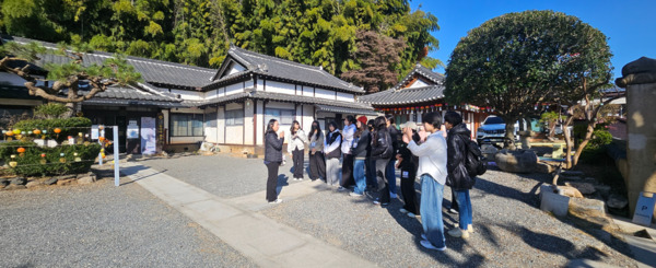서산교육지원청은 지난 15일 청소년범죄예방서산지구위원회와 함께 관내 중학생 30명을 대상으로 '군산 근·현대사 탐방활동'을 운영했다고 밝혔다. / 서산교육지원청 제공