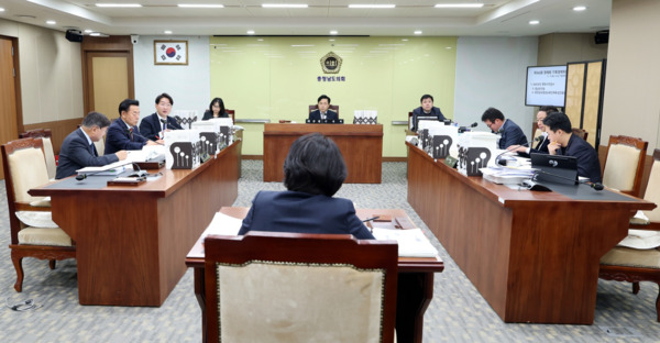충남도의회 기획경제위원회는 17일 충남연구원과 충남평생교육진흥원에 대한 2025년도 행정사무감사를 실시했다고 밝혔다. / 충남도의회 제공