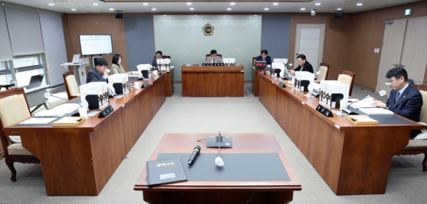 충남도의회 보건복지환경위원회는 18일 위원회 소관 부서 전반에 대한 2025년도 행정사무감사를 실시했다고 밝혔다. / 충남도의회 제공