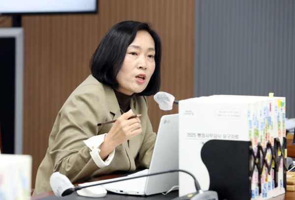 충남도의회는 지난 18일 국민의힘 신순옥 의원이 제362회 정례회 보건복지환경위원회 소관 부서 종합감사에서 충남형 통합돌봄의 본격 추진을 위해 도 선제적 로드맵 마련을 강하게 촉구했다고 밝혔다. / 신순옥 의원 제공