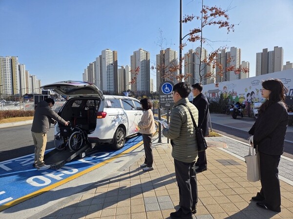 GTX-A 운정중앙역에 설치된 교통약자 전용 승강장 / 파주시