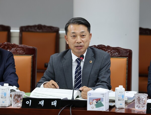 전남도의회 이재태 의원이 지난 19일 전남교육청 제2회 추가경정예산안 심사에서 질의하고 있다./전남도의회 재공