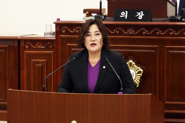 유성구의회는 20일 국민의힘 이명숙 의원(의회운영위원장)이 제282회 정례회 제1차 본회의에서 5분 발언을 통해 학교폭력의 실태를 지적하고, 지역사회가 함께하는 예방 체계 구축의 필요성을 강조했다고 밝혔다. / 유성구의회 제공