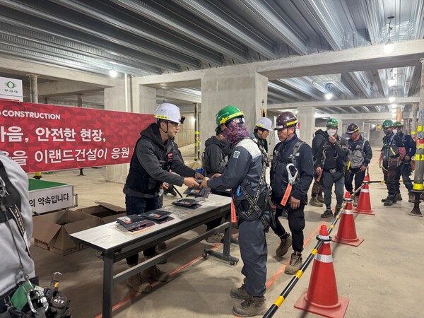 이랜드건설 현장에서 진행된 혹한기 대응 캠페인 현장 / 이랜드그룹
