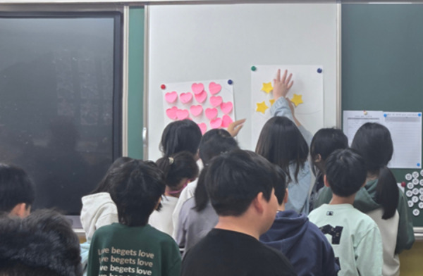 서산교육지원청은 21일 올해 '찾아가는 사회정서교육'과 '매체활용 사회정서교육'을 본격 확대해 학생들의 행복하고 즐거운 학교생활 속에서 심리·정서 역량이 자연스럽게 길러지도록 지원하고 있다고 밝혔다. / 서산교육지원청 제공