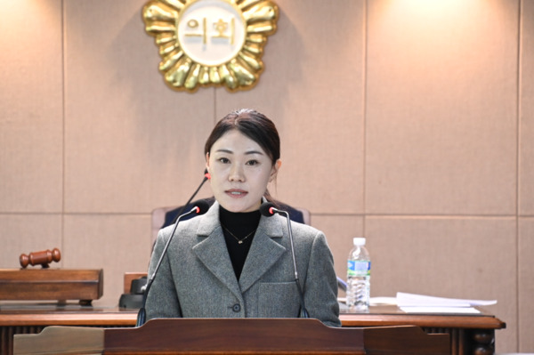 대덕구의회는 지난 20일 무소속 유승연 의원이 제290회 제2차 정례회 제1차 본회의에서 5분 자유발언을 통해 도시재생사업과 관련하여 "조성된 거점시설의 안정적인 운영·관리가 향후 사업 성패를 좌우하는 핵심 요소라"며, 철저한 사후관리를 주문했다고 밝혔다. / 대덕구의회 제공