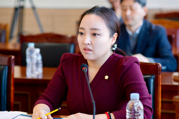 천안시의회는 21일 제284회 제2차 정례회 제1차 경제산업위원회에서 더불어민주당 복아영 의원이 대표 발의한 '천안시 동물보호 및 생명존중문화 조성에 관한 조례 일부개정조례안'이 심사를 통과했다고 밝혔다. / 천안시의회 제공