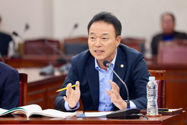 천안시의회는 21일 제284회 제2차 정례회 제1차 복지문화위원회에서 더불어민주당 류제국 의원이 발의한 '충남도 기념물 제58호(아우내 독립만세운동기념비) 문화재 이전 청원'이 심사를 통과했다고 밝혔다. / 천안시의회 제공