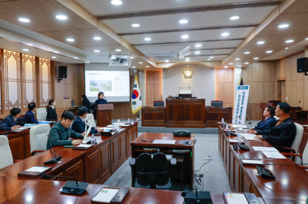 홍성군의회는 21일 '독배마을 통합 조사 및 목도소리 복원 연구회'는 해당 연구용역 중간보고회를 개최하고, 심도 있는 논의를 진행했다고 밝혔다. / 홍성군의회 제공