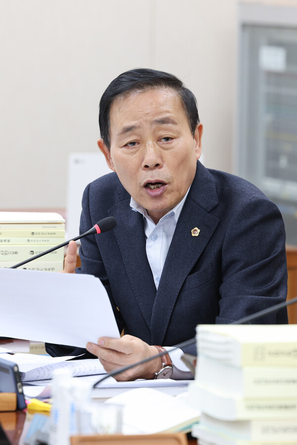 전남도의회 서대현 의원이 최근 전남교육청 본예산 심사에서 질의하고 있다./전남도의회 제공