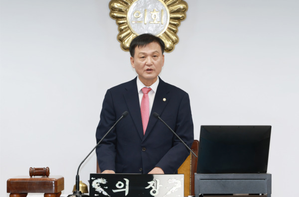 종로구의회는 지난 20일 제345회 정례회 제1차 본회의를 개회하고, 오는 12월 16일까지 27일간의 의사일정에 돌입한 가운데, 라도균 의장이 개회사를 하고 있다. / 종로구의회 제공