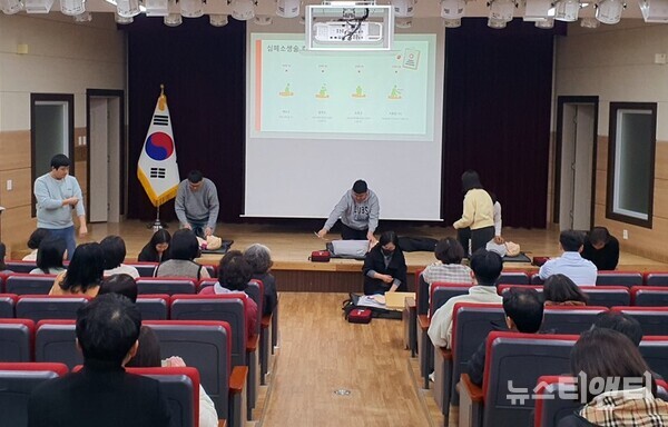 심폐소생술(CPR) 및 응급처치 교육 / 아산교육지원청 제공