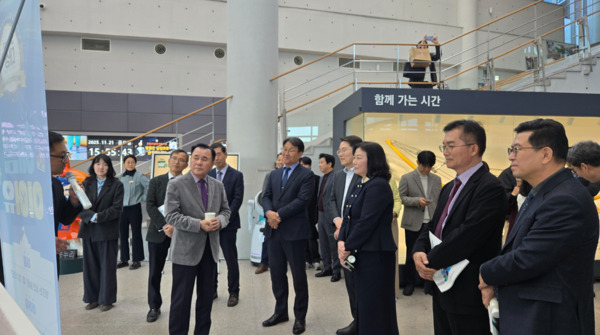 서산육지원청은 지난 21일 충청남도교육청과학교육원 대강당에서 열린 '2025 충남형 늘봄학교 운영 성과보고회'를 성황리에 마무리했다고 밝혔다. / 서산교육지원청 제공