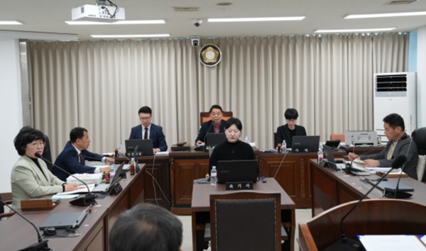 대전 중구의회 의회운영위원회는 지난 21일 제270회 정례회 기간 중 의회사무국을 대상으로 2025년도 행정사무감사를 실시했다고 밝혔다. / 대전 중구의회 제공