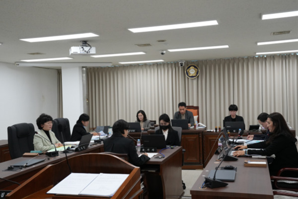 대전 중구의회 사회도시위원회는 지난 21일 2025년도 행정사무감사 1일차를 맞아 주민복지국 소관 업무에 대한 감사를 실시했다고 밝혔다. / 대전 중구의회 제공