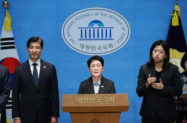 더불어민주당 박정현 의원은 24일 '전국풀뿌리자치행동네트워크'와 함께 마을공동체의 공익적 활동을 보장하는 '마을공동체 활성화 기본법' 제정을 촉구했다고 밝혔다. / 박정현 의원 제공