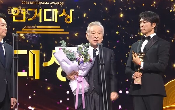 배우 이순재 2024 KBS연기대상 '대상' 수상 모습 / 유튜브 KBS Drama 캡처