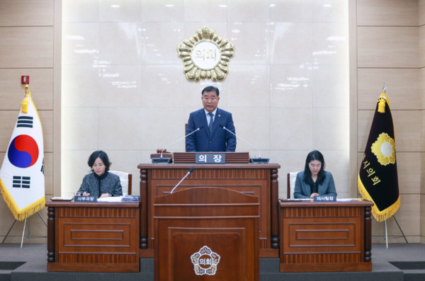 계룡시의회는 25일 제185회 정례회 제2차 본회의에서 조례안 등 의안과 2025년도 정리추경예산을 최종 의결했다고 밝혔다. / 계룡시의회 제공