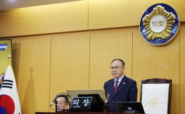 서산시의회는 25일 제310회 제2차 정례회를 개회하고, 오는 12월 17일까지 23일간 2025년 마지막 회기운영에 돌입한 가운데, 조동식 의장이 개회사를 하고 있다. / 서산시의회 제공