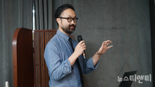 베이스앤파워시티 이동욱 대표가 2027년 본격화될 글로벌 달 건설 시장 전망과 회사의 로드맵에 대해 이야기하고 있다. / 뉴스티앤티