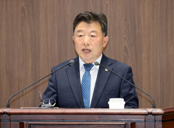 충남도의회는 25일 더불어민주당 오인환 의원이 제362회 정례회 제3차 본회의에서 도정 및 교육행정질문을 통해 군 소음 피해에 대한 현실적인 보상과 디지털 기반 교육에 대한 선제적 대응을 촉구했다고 밝혔다. / 충남도의회 제공