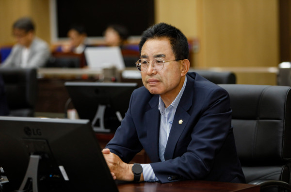 예산군의회는 25일 이길원 의원이 대표 발의한 '예산군 자원봉사활동 지원 조례 일부개정조례안'이 제321회 정례회 제2차 본회의에서 원안 가결됐다고 밝혔다. / 예산군의회 제공