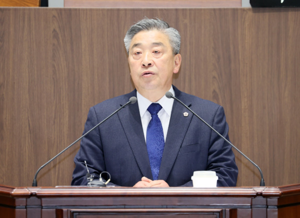 충남도의회는 25일 더불어민주당 전익현 의원이 제362회 정례회 제2차 본회의에서 도정질문을 통해 충남 서남부 지역의 인구소멸 위기에 따른 보건·복지 사각지대 해소 정책을 강력히 촉구했다고 밝혔다. / 충남도의회 제공