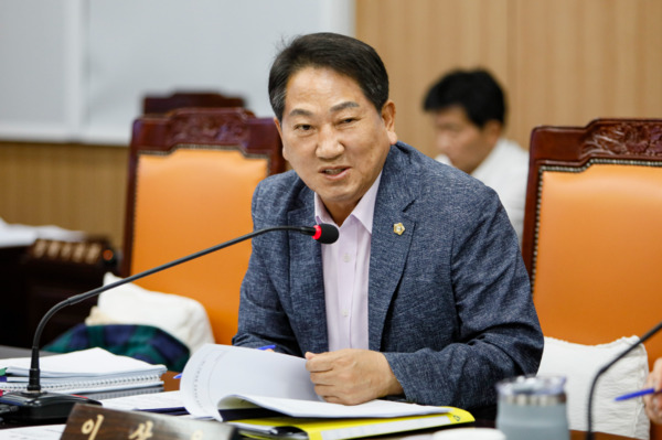 예산군의회는 25일 국민의힘 이상우 의원이 대표 발의한 '예산군 농업기계 순회수리반 설치 및 운영 조례 전부개정조례안'이 제321회 정례회 제2차 본회의에서 원안 가결됐다고 밝혔다. / 예산군의회 제공