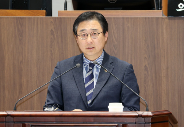 충남도의회(의장 홍성현)는 25일 더불어민주당 김선태(초선, 천안10) 의원이 제362회 정례회 제2차 본회의에서 도정질문을 통해 “지방소멸 초위기 지역인 청양군이 시범사업을 성공적으로 추진하기 위해서는 충남도의 과감한 재정·정책 지원 확대가 필수적이라”고 강조했다. / 충남도의회 제공