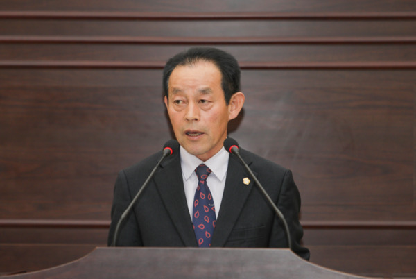 예산군의회는 25일 임종용 의원이 제321회 정례회 제2차 본회의에서 5분 자유발언을 통해 내포 신도시를 포함한 삽교지역 영·유아 보육시설 확충의 시급성과 필요성을 강조했다고 밝혔다. / 예산군의회 제공