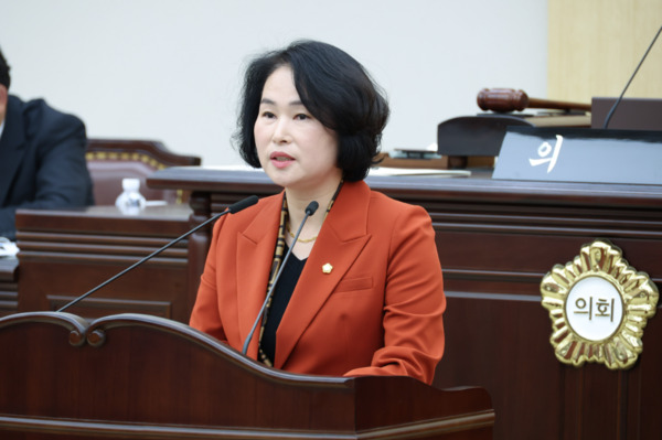 대전 동구의회는 25일 국민의힘 김영희 의원이 제290회 정례회 제1차 본회의에서 5분 자유발언을 통해 가을철 산불 방지와 예방 강화를 위해 철저한 종합대책 이행 필요성을 강조했다고 밝혔다. / 대전 동구의회 제공