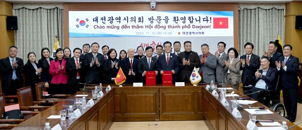 대전시의회는 25일 베트남 호치민시 인민의회 대표단을 공식 접견하고, 양 도시 의회 간 교류의향서를 체결하며 상호 협력을 확대했다. / 대전시의회 제공