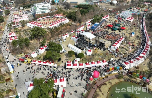[포토] 2026 논산딸기축제 화려한 개막 | 뉴스티앤티