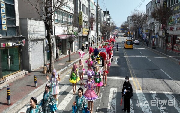 [포토] 2026 논산딸기축제 화려한 개막 | 뉴스티앤티