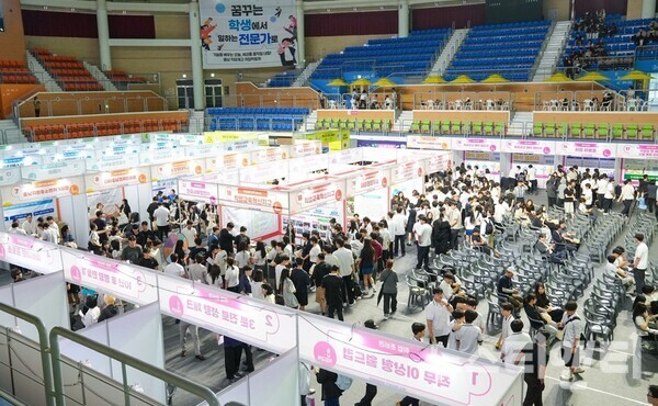 충남교육청, 2026 직업계고 취업박람회 성료 - 뉴스 썸네일 이미지